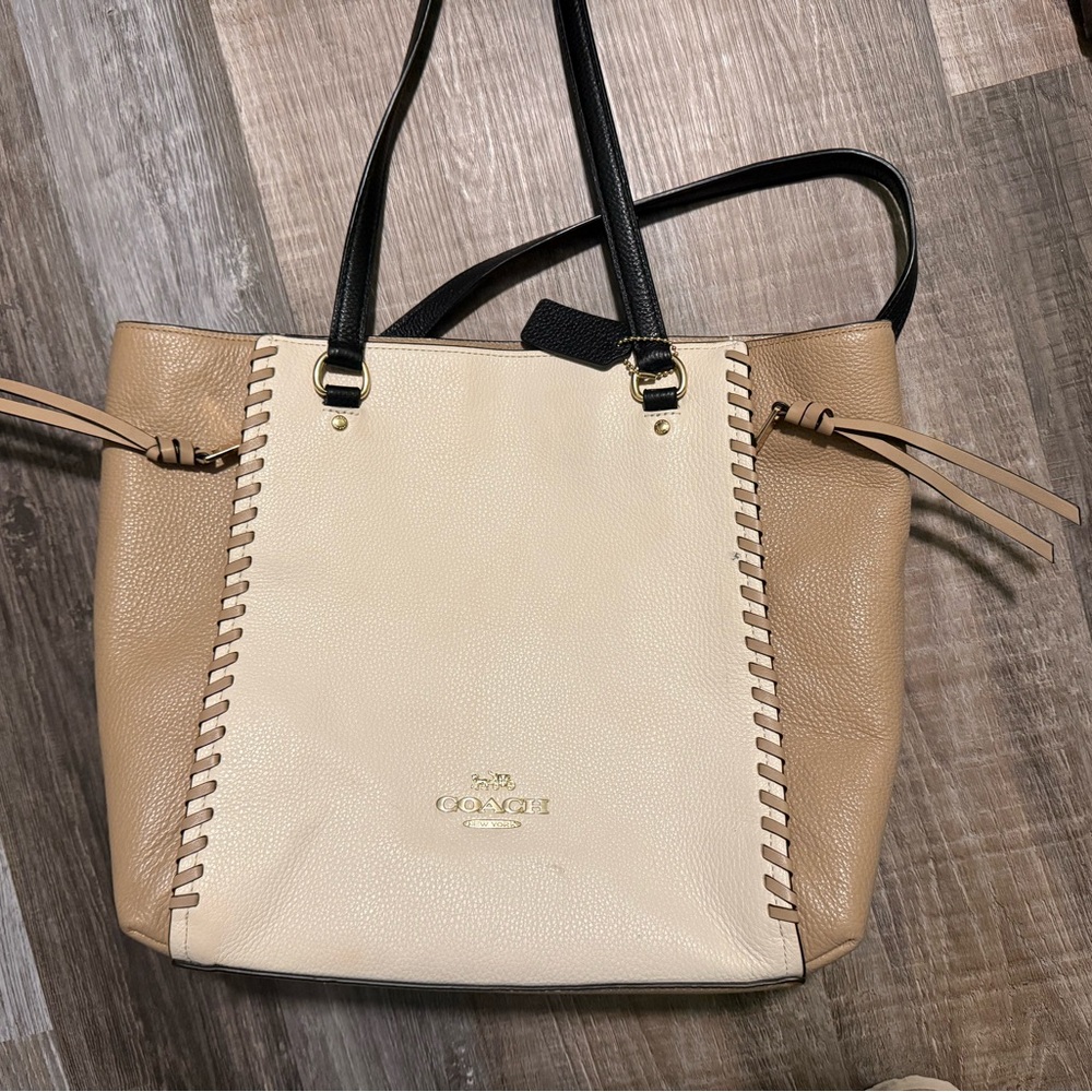 Used coach purse (Tote)